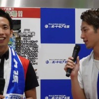 兄・上條嘉嗣(左)と弟・上條暢嵩(右)