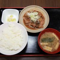 「笑和」の「豚もつ煮込み定食」
