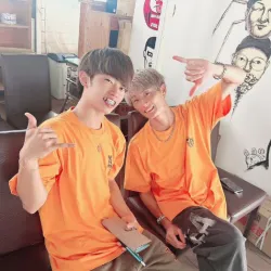 一緒に写真を撮る位には師弟仲は良さそうです！