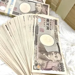 競艇インフルエンサーが投稿する札束