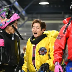 笑顔で引き揚げる関浩哉