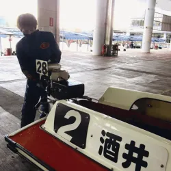 整備中の酒井俊弘