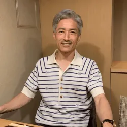 SNSでのオフショットを撮影する松井繁