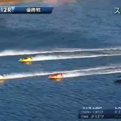 バックストレッチで平高選手が大きく先行