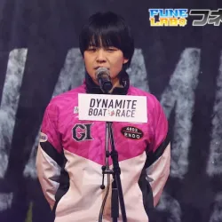 オープニングセレモニーに出席した6号艇・遠藤エミ