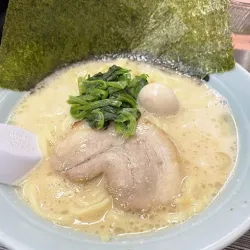 レース前後で家系ラーメンを食べにいく