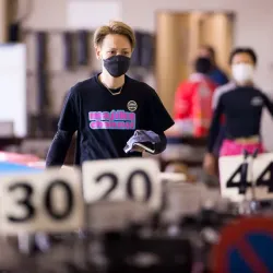 自分のボートに向かう秋山直之