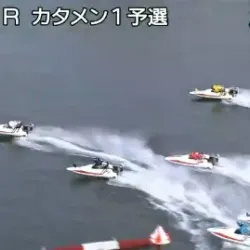 第1マークでは篠崎元志が先行