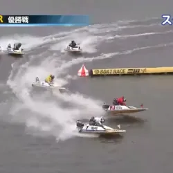 1号艇・岡村が全力で握るも前田が粘る