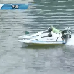 2着争いをする加瀬と竹上