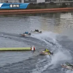 4号艇が2番手に上がった2周目1M