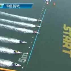 レースはまさかの3艇フライングでスタート